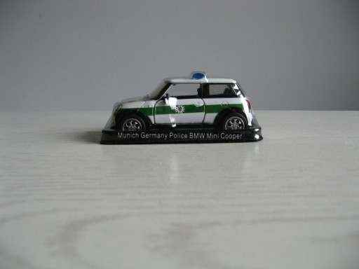 Zdjęcie oferty: Samochód policyjny BMW Mini Cooper, 1:43/Nowy