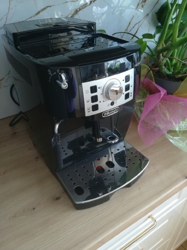 Zdjęcie oferty: Ciśnieniowy ekspres DeLonghi Magnifica S Ecam 