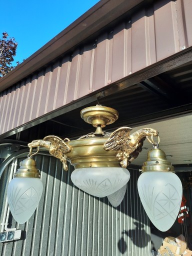 Zdjęcie oferty: Żyrandol mosiężny orły w bardzo dobrym stanie.