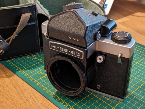 Zdjęcie oferty: Aparat Kiev 6C TTL + pryzmat, kominek i torba