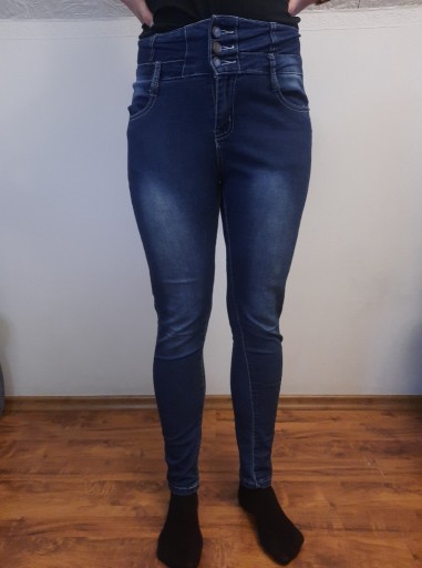 Zdjęcie oferty: Spodnie jeansowe wysoki stan jeansy rozmiar M 38