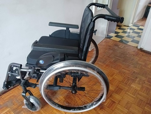 Zdjęcie oferty: Wózek inwalidzki ze stopów lekkich V500 Light NOWY