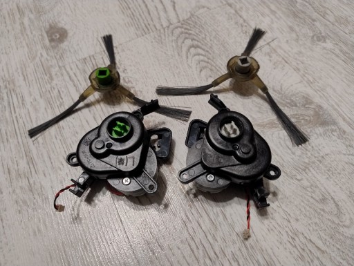 Zdjęcie oferty: Moduły szczotek bocznych Lewy i Prawy ze szczotkam Irobot Roomba Combo