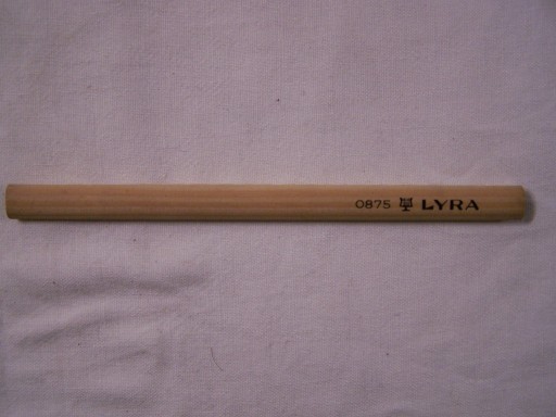 Zdjęcie oferty: Piękny przedwojenny ołówek stolarski firmy LYRA 