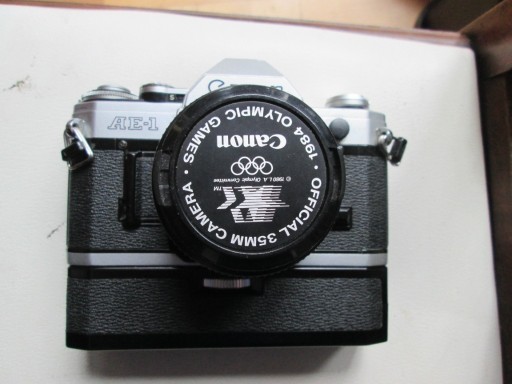 Zdjęcie oferty: CANON AE1 Z OBIEKTYWEM CANON 50 / 1,8 I MOTOREM