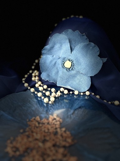Zdjęcie oferty: Broszka jeansowa dżinsowa kwiat usztywniony