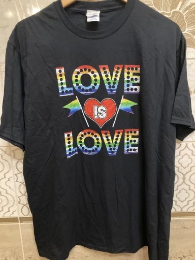 Zdjęcie oferty: T-shirt XL love is love