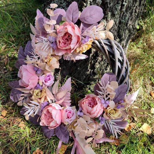Zdjęcie oferty: Jesienny wianek fiolety róże beż