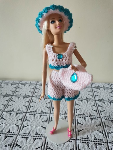 Zdjęcie oferty: Komplet ubranek dla lalki Barbie i podobnych 
