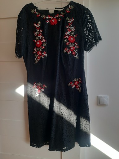 Zdjęcie oferty: Sukienka koronka Kwiaty Haft r. 44 Reserved