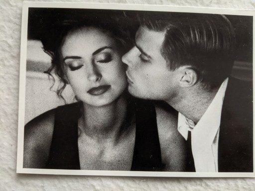 Zdjęcie oferty: Kartka romantyczna – pocałunek w policzek