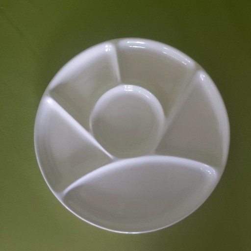 Zdjęcie oferty: Porcelanowy talerz na 6 przystawek-średnica 22.5cm