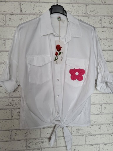 Zdjęcie oferty: Koszula z kieszonką i aplikacja kwiat 