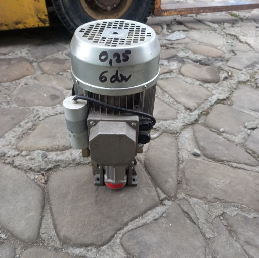 Zdjęcie oferty: Motoreduktor kątowy 0,25kw 6 obr/min