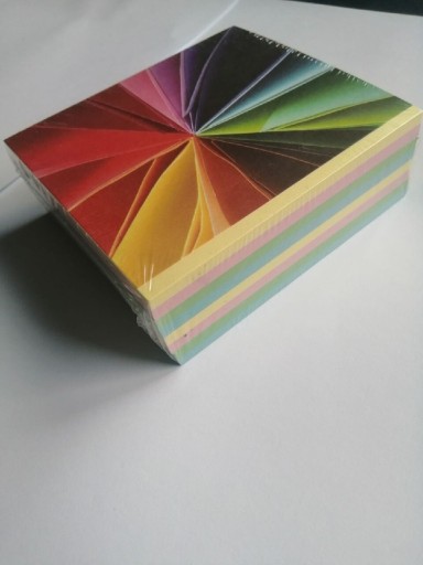 Zdjęcie oferty: Papier kolorowy do origami- 12 x 10,5 cm, 100 ark.