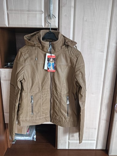 Zdjęcie oferty: Kurtka wiosenna dziewczęca skóra ekologiczna nowa z metką 152 cm