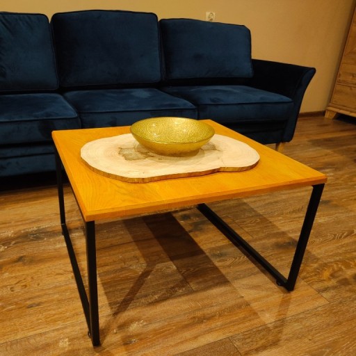 Zdjęcie oferty: Ręcznie wykonany stolik drewniany z blatem dębowym