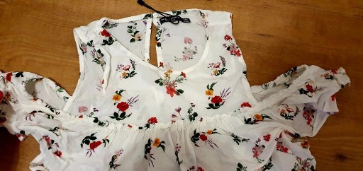Zdjęcie oferty: Bershka bluzka / top w kwiaty