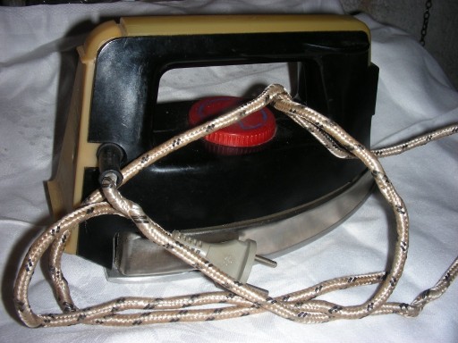 Zdjęcie oferty: żelazko z 1993 roku made in cccp z epoki prl