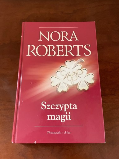 Zdjęcie oferty: Książka Szczypta magii Nora Roberts