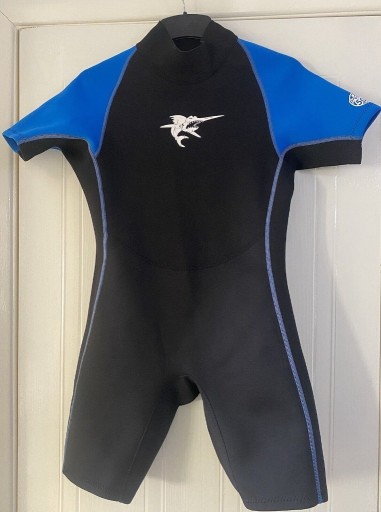 Zdjęcie oferty: Krótka pianka do pływania R. 9 TWF niebiesko czarn
