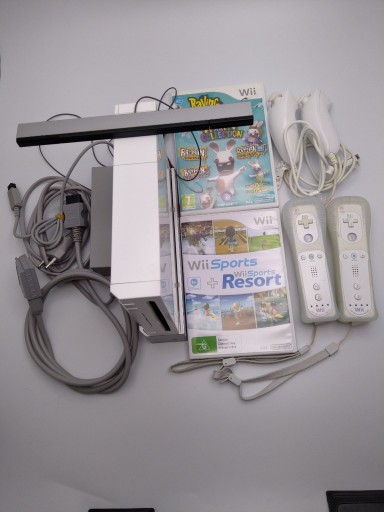 Zdjęcie oferty: KONSOLA NINTENDO WII MODEL RVL-001 ZESTAW