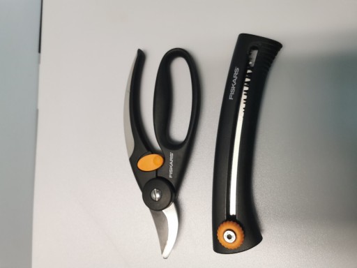 Zdjęcie oferty: FISKARS SEKATOR PIŁA DO GAŁĘZI