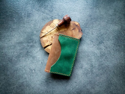Zdjęcie oferty: Skórzane etui na karty handmade zielono brązowe