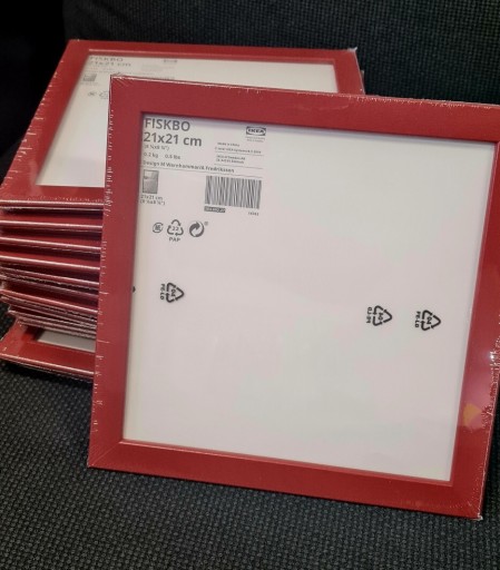 Zdjęcie oferty: Ramka do zdjęć. 13 szt. Ikea Fiskbo. 21x21 cm