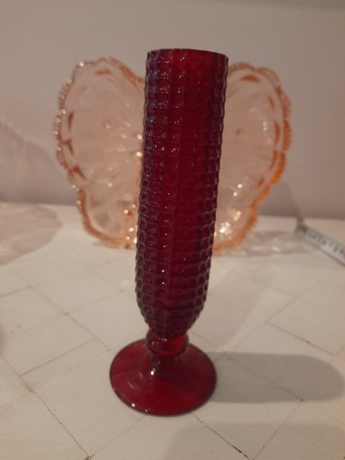 Zdjęcie oferty: Rubinowy wazonik lata 50 grube szkło czerwone