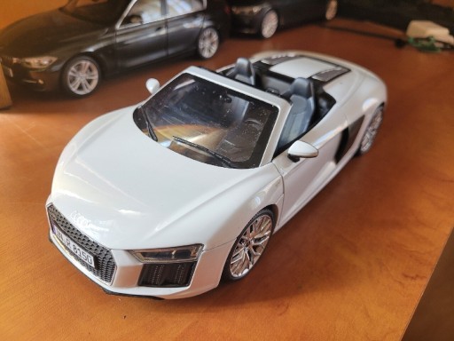 Zdjęcie oferty: Model Audi R8 Spider, skala 1/18, iScale