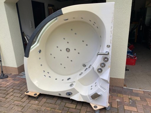 Zdjęcie oferty: Wanna narożna z hydromasazem 157 x 157 cm.