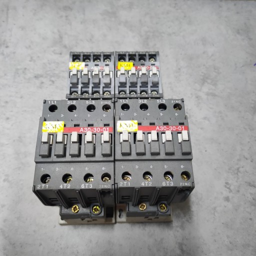 Zdjęcie oferty: Komplet 4 styczników ABB 