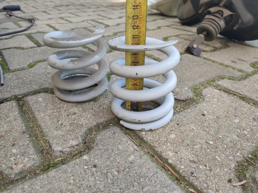Zdjęcie oferty: Sprężyny obniżające BMW e30 tył "betony" 10cm
