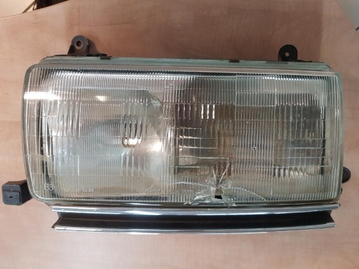 Zdjęcie oferty: Toyota LandCruiser j80 reflektor lampa p. prawa