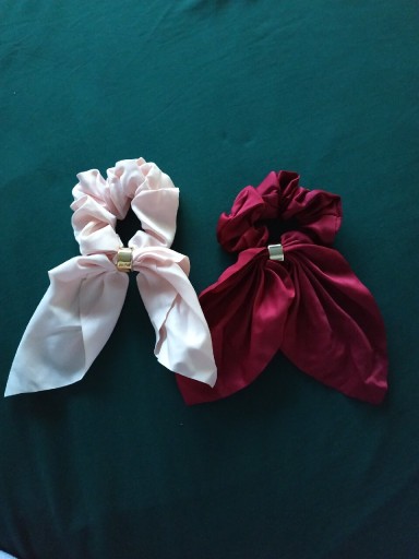 Zdjęcie oferty: Gumki scrunchie z kokardą 2 sztuki 