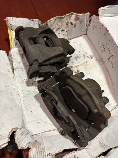 Zdjęcie oferty: Zaciski hamulcowe z jarzmem Przód Lewy/Prawy Ford Mondeo MK4 2.0TDCI