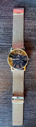 Zdjęcie oferty: Zegarek na bransolecie w kolorze złotym 
