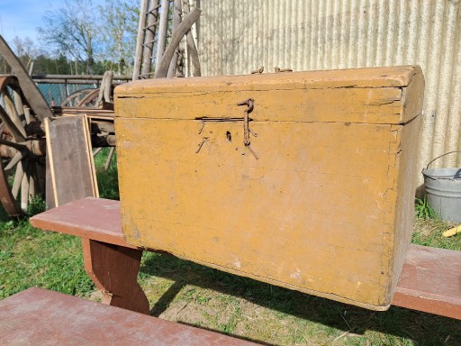 Zdjęcie oferty: stary kuferek skrzynia kufer podróżny datowany 