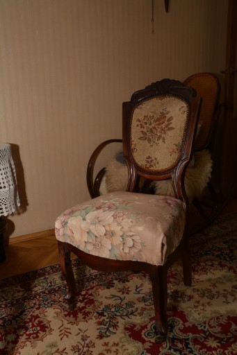 Zdjęcie oferty: Krzesło drewniane (fotel) z obiciem, dąb, antyk