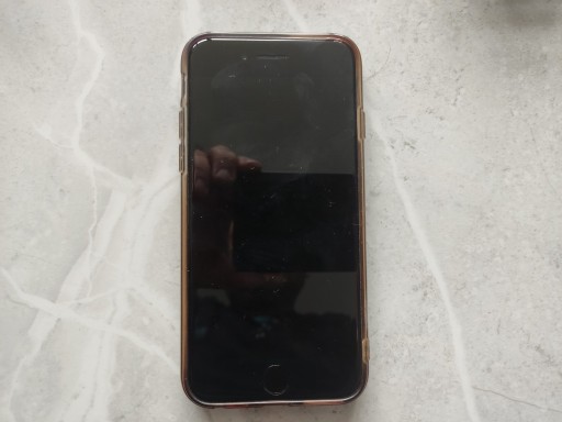 Zdjęcie oferty: Smartfon Apple iPhone SE (2020)  64 GB czarny