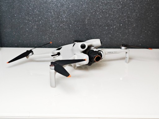 Zdjęcie oferty: Dji Mini 4 Pro - 3 Baterie, hub, fmc bez kontrolera