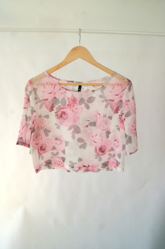 Zdjęcie oferty: Biały jasnoróżowy croptop w róże H&M 38M w kwiaty 