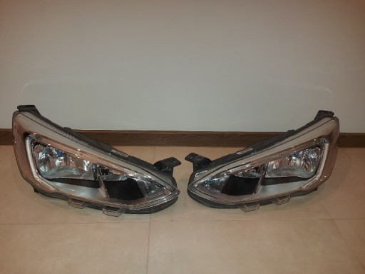 Zdjęcie oferty: Reflektor Lampa P. Str Ford Focus MK4 