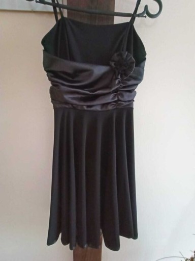 Zdjęcie oferty: Czarna sukienka na ramiączkach