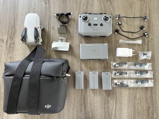 Zdjęcie oferty: Drone DJI Mini 2 - Fly more combo