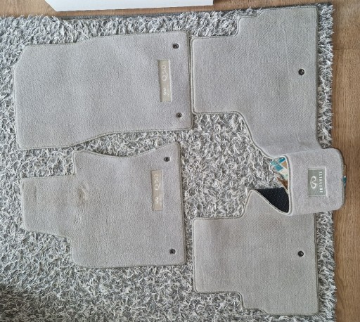 Zdjęcie oferty: Zestaw oryginalnych dywaników do Infiniti Q50
