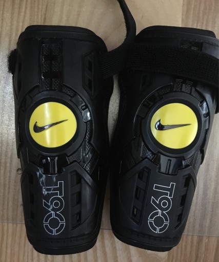 Zdjęcie oferty: Ochraniacze Nike na nogi na wzrost 140-150 cm