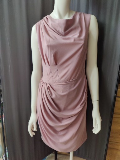 Zdjęcie oferty: Śliczna sukienka w kolorze blady róż. Vissavi L/40