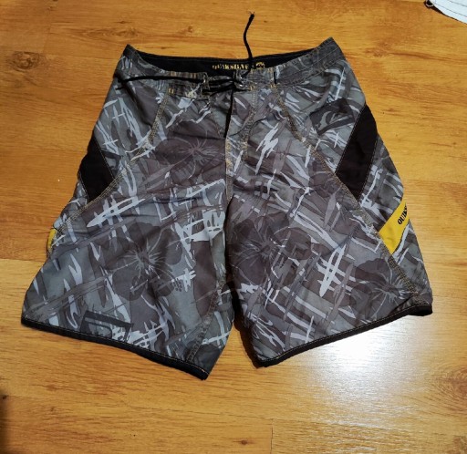 Zdjęcie oferty: Spodenki Quiksilver szorty r. 30 Bermudy 